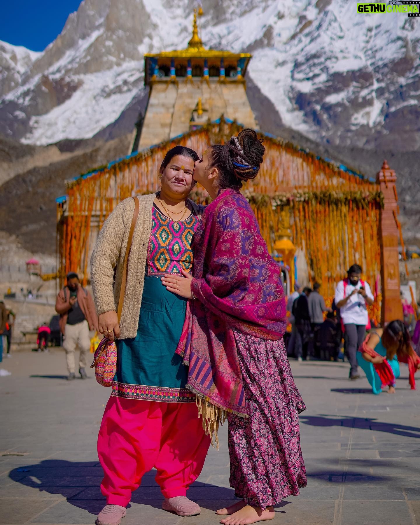 Tanu Rawat - 242.9K Likes - सुख और सुकून एक साथ पाना है,
माँ-बाप के साथ केदारनाथ जाना है। ❤️🙏🏻
#tanurawat33 #kedarnath
Shoot by - @iamarshadkhanphotography0
Edit by - @alex_pixels_
