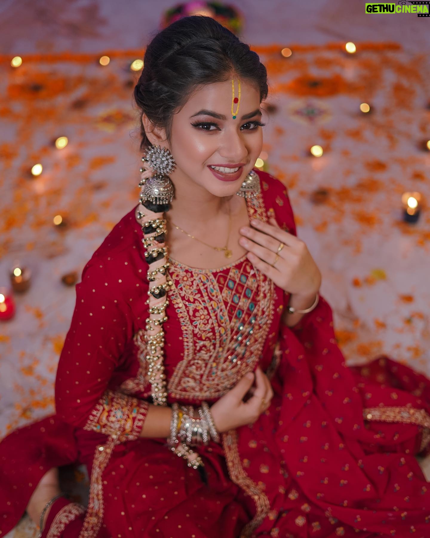 Tanu Rawat - 235.7K Likes - शुभ दीपावाली❤️🪔
.
.
.
.
.
.
.
Pic click and edit by-: @alex_pixels_