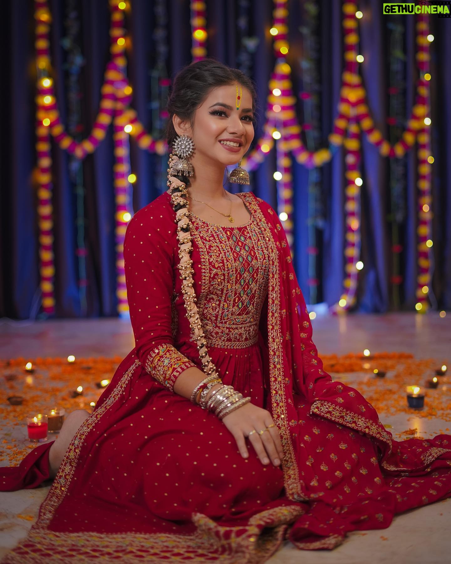Tanu Rawat - 235.7K Likes - शुभ दीपावाली❤️🪔
.
.
.
.
.
.
.
Pic click and edit by-: @alex_pixels_