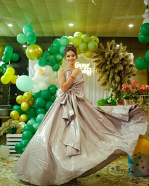 Tanu Rawat Instagram - Happy birthday to me❤️ 
19 complete 20 entry❤️ 
.
.
.
.
Pic click and edit - @alex_pixels_ 
#tanurawat33 #happybirthday #maa