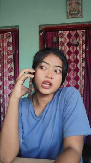 Tejaswini Nayak Instagram - Bou asilani phone rakha 
.
.
.
#odiacomedy #insta_girl_teju #instagood #instagram #viral #trendingreels #foryou #instamood