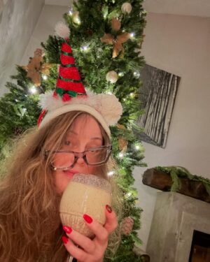 Teri Polo Instagram - who says the magic disappears when your kids get older…it’s just a different kind of magic 

happy happy holidays!!! 

#eggnog #spiked #christmas #holidays #magic #children