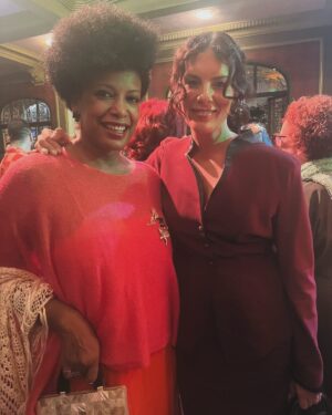 Thalma de Freitas Instagram - #tbt dessa semana 
Cosmopolitan com @pikinininha 
#wmeawards com @ceu 
Caetano & Bethânia com IanBlackers
Família no elevador 
Minha criança pronta pra formatura 
Amo a parceria@pikycandeias.comunicacao 
Olha ela aqui @preta.velha ❣️
@musicahenriquearaujo é sensacional!
Fica a dica 🙌🏾