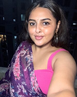 Thamizhvani Instagram - Too glam to give a damn & Dancing with lights too 🤩🥳

#selfietime #fyp #instapost 
#lightsup #diwali