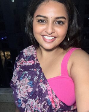 Thamizhvani Instagram - Too glam to give a damn & Dancing with lights too 🤩🥳

#selfietime #fyp #instapost 
#lightsup #diwali