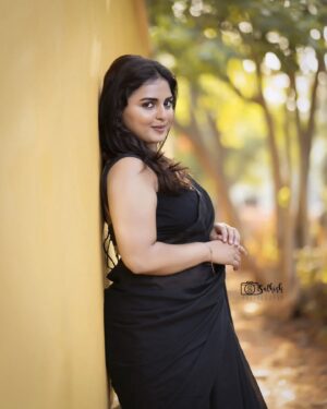 Thamizhvani Instagram - Living my best life 😇😇😇

@sathish_photography49 🤍

#fyp #suggestions #instagram #beaches #blacksaree