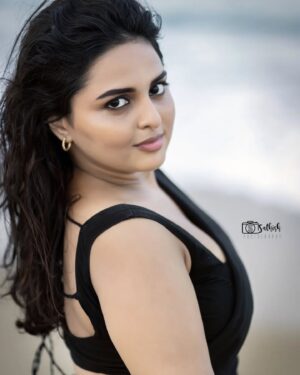 Thamizhvani Instagram - Living my best life 😇😇😇

@sathish_photography49 🤍

#fyp #suggestions #instagram #beaches #blacksaree