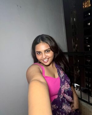 Thamizhvani Instagram - Too glam to give a damn & Dancing with lights too 🤩🥳

#selfietime #fyp #instapost 
#lightsup #diwali