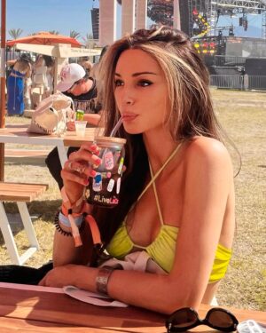 Tina Casciani Instagram - ..this year was the worst lineup in coachella festival history.. but the whole wknd was worth it thx to @arielvromen and @abc.ranch for hosting & throwing the best party everrr..🍭💕🙏🏼