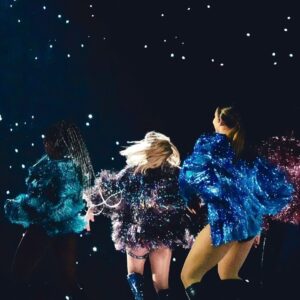 Tori Evans Instagram - The one when confetti falls to the ground🥹
.
.
.
Vancouver here we come for one last weekend with you! 🎉 I want to hear all your favorite show moments below ⬇️ because I know when the confetti falls for the last time, yall I’m going to be…😭😭😭😭 
Long Live the Eras Tour 
🩷❤️🧡💛💚🩵💙💜🤎🤍🩶🖤
📸 @razaeletan and many more that I’ve missed