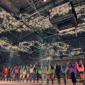 Tori Evans Instagram - The one when confetti falls to the ground🥹
.
.
.
Vancouver here we come for one last weekend with you! 🎉 I want to hear all your favorite show moments below ⬇️ because I know when the confetti falls for the last time, yall I’m going to be…😭😭😭😭 
Long Live the Eras Tour 
🩷❤️🧡💛💚🩵💙💜🤎🤍🩶🖤
📸 @razaeletan and many more that I’ve missed