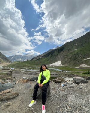 Uroosa Khan Instagram - forever that girl obsessed with God’s creations🏔️❄️⛄️
 

#babusartop #chillas #naranvalley #narankaghan #travelblogger