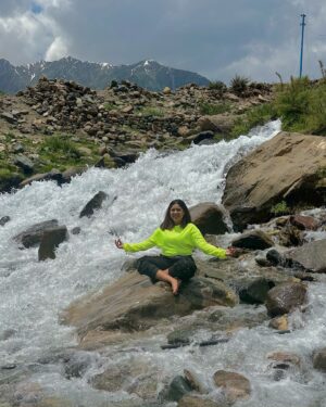 Uroosa Khan Instagram - forever that girl obsessed with God’s creations🏔️❄️⛄️
 

#babusartop #chillas #naranvalley #narankaghan #travelblogger