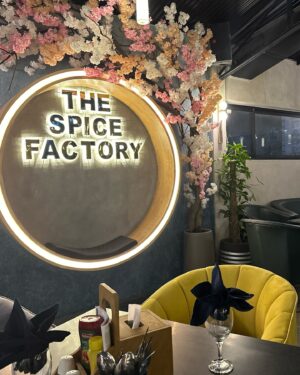 Uroosa Khan Instagram - Food. Mood. Vibe.✨🩷

Went to @thespicefactorykarachi love the pretty cute aesthetic ambiance now lets talk about the food
Loaded Cheese Fried 4/5
Chicken Fajita Pizza 4/5
Tarragon steak 5/5 

Ps : their staff was very generous 

#aesthetic #karachiresturants #chickensteak #pizzalover #uroosasays