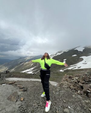 Uroosa Khan Instagram - forever that girl obsessed with God’s creations🏔️❄️⛄️
 

#babusartop #chillas #naranvalley #narankaghan #travelblogger