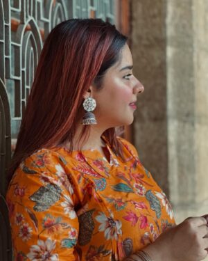 Uroosa Khan Instagram - Rang🌻🧡

#SUMMER #otd #tradionalwear #photodump #traditionalstyle