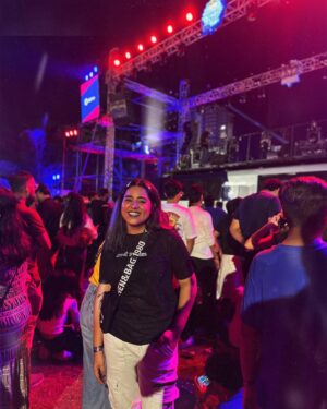 Uroosa Khan Instagram - Last night from @redbullpakistan Off The Roof 🔥🚀💙

#hasanraheem #redbull #givesyouwings #fairsshafi #youngstunner #concertnight #nightvibes #octoberdump