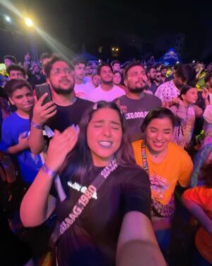 Uroosa Khan Instagram - Last night from @redbullpakistan Off The Roof 🔥🚀💙

#hasanraheem #redbull #givesyouwings #fairsshafi #youngstunner #concertnight #nightvibes #octoberdump