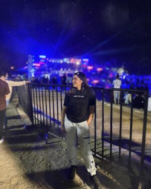 Uroosa Khan Instagram - Last night from @redbullpakistan Off The Roof 🔥🚀💙

#hasanraheem #redbull #givesyouwings #fairsshafi #youngstunner #concertnight #nightvibes #octoberdump