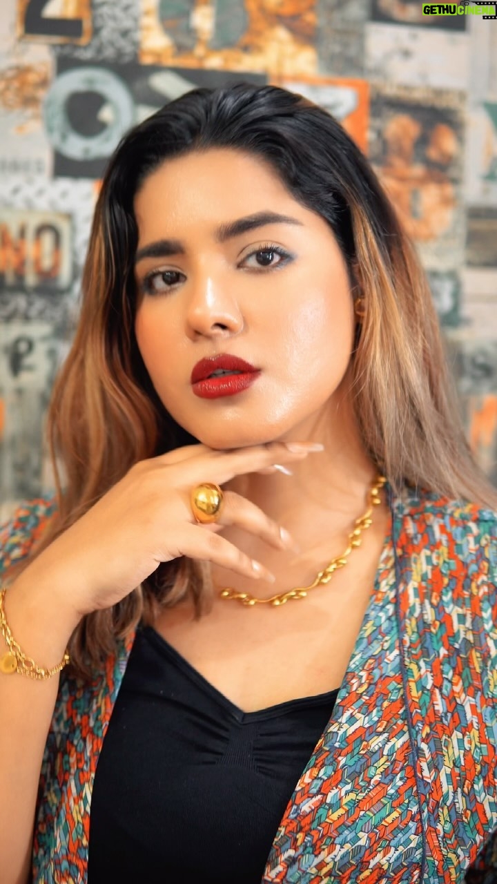 Uroosa Khan - 1K Likes - Feeling fancy in these old-money vibes ft @mithraandco jewellery ✨💍
#MithraAndCo #OldMoneyJewelry #LuxuryJewellery #FashionReel #StyleInspiration
#VintageJewelry #ClassicStyle #LuxuryLifestyle#DailyStyle #OOTD