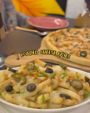 Uroosa Khan Instagram - Food. Mood. Vibe.✨🩷

Went to @thespicefactorykarachi love the pretty cute aesthetic ambiance now lets talk about the food
Loaded Cheese Fried 4/5
Chicken Fajita Pizza 4/5
Tarragon steak 5/5 

Ps : their staff was very generous 

#aesthetic #karachiresturants #chickensteak #pizzalover #uroosasays