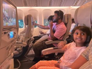 VJ Siddhu Instagram - Iniyaazh First Flight 😍 

#vjsiddhu #vjsiddhuvlogs #vjsiddhuvlogsfamily #vjsiddhuvlogsvirundhu #vjsiddhumottamadiparty #flight #dubai #dubai🇦🇪 #emirates #emirates #kids #daughter #daughterlove