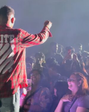 Vasantha Kumar P Instagram - That’s how I rock with ma fav சிவப்பு shirt 🚒
#4o1aar6ang®️