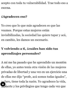 Victoria De Gregorio Instagram - Les comparto unos extractos de la entrevista que me hicieron sobre el taller que hago hace más de un año en el Centro Penitenciario de Mujeres de San Joaquín.
Lo digo y no me canso de repetirlo, creo profundamente en el poder transformador del teatro y amo poder acompañar a otros a descubrir y usar ese poder. 
Gracias @abriendo_puertas por esta oportunidad ❤️