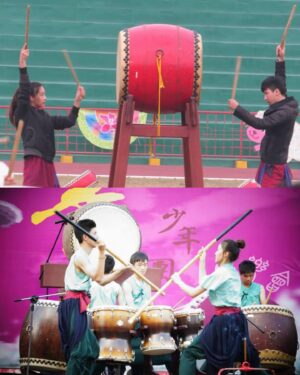Ya-Gi Lai Instagram - 這篇貼文有些複雜 難以形容
好感動、好神奇、好快？好懷念…

因為「鼓」開啟緣份
也因為「鼓」持續的友誼
看著新郎原本手中握鼓棒變成握新娘
發現時間這麼走著 我們是真的長大了✨

明明才一起
小學二年級開始練鼓到高中
每週下台南練鼓的日子（主餐汗水附餐水泡）
在鼓團分組的萬年搭檔（對打、武打…）
國中同校不同班卻還在下課時間約操場比100公尺誰跑得快（到現在還是不懂為何要這樣😹）
到了大學聽你分享遇見一位很好的女孩（也就是現在的老婆）

平常不會頻繁聯繫
但在重要時刻一定會出現
各自在不同城市工作
但相聚就能毫無負擔丟出煩惱

我們近20年的友誼就是如此

因為打鼓獲得好多溫柔和愛，
我也真的很享受舞台喜歡表演。

最重要的：「阿柏、柚子，結婚快樂🫶🏻」