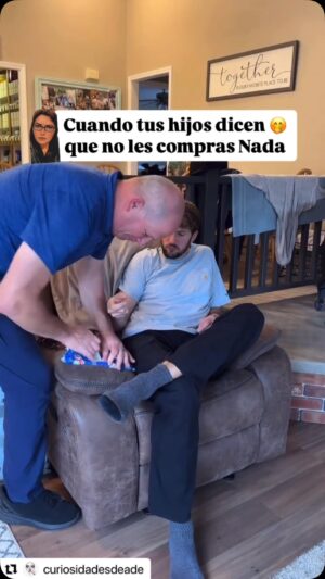 Yamaris Latorre Instagram - 😂😂😂 ¡FELIZ NAVIDAD!🎄✨💜

………..
Vía: @curiosidadesdeade