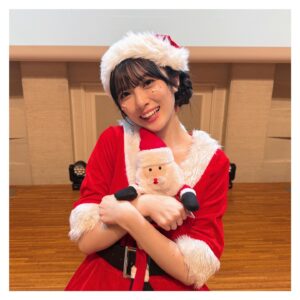 Yuina Instagram - ☃︎𖢔𓍄𓃕𝕄𝕖𝕣𝕣𝕪 ℂ𝕙𝕣𝕚𝕤𝕥𝕞𝕒𝕤𓍄𓃕︎𖢔☃︎

第2部は結那サンタバージョンまとめっっ！！！！🎅
いやぁ！今日ほんっとうに楽しすぎましたね👏💞

でもねでもね、
もうすでにゆいなかまに会いたくなっちゃってる🥺✨

はやくまたFCイベントやりたいですっっ！！！🥳
みなさん優しすぎて、ステージ上がってくださった皆さんも
ノリ良くて！笑いの絶えないクリスマスでした🤣🤣

みなさんもはぴ はぴ はっぴー♪な時間は過ごせましたか？？
クリスマス…ひとりぼっちにさせないよーーーー！！！💞

また一緒に過ごそうね✌︎ 

グッズも身に付けてくれてありがとおおおお🥰

ーーーー

会えなかったみなさんも次は会えるかなっっ！！✨
いつでも待ってるので！またいつか会いましょうね🤭💞

 #ゆいなかまとめりくり #MerryChristmas #めりくり
 #サンタ #コスプレ #サンタ衣装 #ファンクラブ #イベント