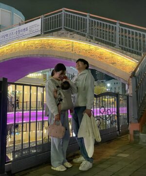 Yukika Teramoto Instagram - ゲラの娘につられ笑い🤭
 
뭐가 그렇게 웃긴지는 모르겠지만 ㅋㅋ
너무 잘 웃어서 엄마아빠도 너무 웃겨 🤣

#育児日記 #6ヶ月 #아기스타그램