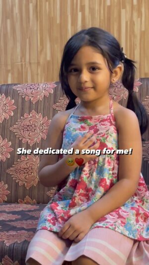 Zara Zyanna Instagram - When you picked up the lyrics of a song and badly want to dedicate it for your dear ones! 🥹♥️

Such a cute improvisation on paranthu sellava as Paranthu sollava! 😂♥️

But yeah.. does anyone remember this song though? 

It’s a kind of song that my parents hear in radio when I was her age. And to hear her sing is surreal 🥹♥️