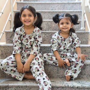 Zara Zyanna Instagram - What’s your favourite print? 
While our kids are Sonic fans .. us parents are still craving for Mickey Mouse ♥️

Outfit: @mithra_trendy6