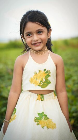 Zara Zyanna Instagram - From our very own Onam collection: Mayanadhi 🌼
Feels so good to type it this way. 

You wanted to see her in our latest collection and this is how it looks on her. 🥹🫣 do you like it? 

❤️ 

Outfit: @zyannakids 
Neckpiece: custom made 😎😃