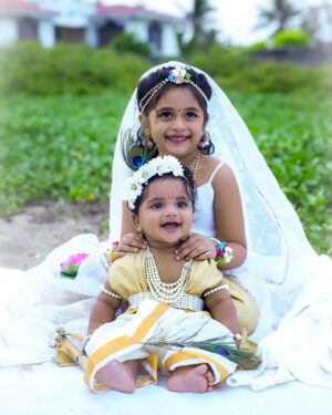 Zara Zyanna Instagram - ✨🦚 Radhakrishna 🦚✨
Ft. Zara and Zach 

Outfit details:
Zara’s outfit: @zyannakids 
Zach’s outfit: @shanthisdanceparadise 
Accessories: @bunch_of_petals 

Shot by: “Appa” aka @praveen.jpeg 
Styled by: “Amma” 
Smile courtesy: @ziva.zyanna 😘

#krishnajeyanthi #kidsphotoshoot #playdressup #ritualoftheyear