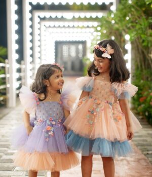 Zara Zyanna Instagram - The best way to see Christmas is through the eyes of a child. ✨ 

And there you go, our Christmas outfit 🥹♥️✨
Dazzling butterflies all so pretty! ✨🎄
Thank you @mammas_peehz for the lovely custom made outfit. We really loved it! 

Especially the curated matchy hair band. They felt like the Christmas angels and so did we! ✨

Shot by daddy dearest @praveen.jpeg ♥️