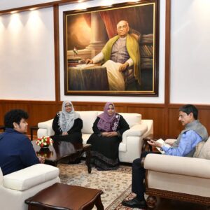 irfans view Instagram - Taking your family to the Raj Bhavan and sitting with The Governer is the achievement i never considered to be done in my life! He was very kind! He was chatting with us close to half an hour in his office. Invited the Governer for my wedding!
We did this ❤️

#onestepatatime #achievement