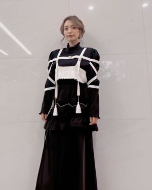 miwa Instagram - 衣装🖤🤍🖤🤍
トップス→ @rbtxco
スカート→ @oldhoney.tokyo
イヤリング→ @chouetteme_accessory