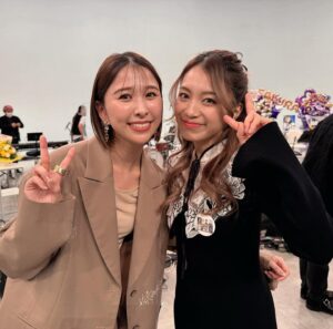 miwa Instagram - しおりんありがとう〜✨

ギターも歌も、とっても成長を感じるしおりんに会えて嬉しかった〜🥰✨
「制服」を弾くしおりんのギター、いい音色だったなぁ✨
一緒に「卒業」を歌えて、重なる声が気持ちよかった！！

#しおこうじのフォーク村
#フォーク村
#しおこうじ
#しおりん
