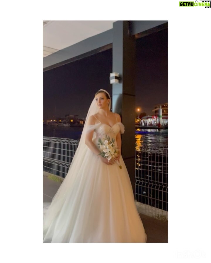 İpek Erdem - 1K Likes - Benim canım yeğenim, güzel kızım…
İyi ki doğdun. Seni çok seviyorum. Varlığını, sohbetini, dik duruşunu, sevgini her şeyini seviyorum. Yeni yaşına yepyeni bir hayat ile girdin. Çok mutlu, huzurlu, iyi olun🙏🏼
Beraber nice güzel yıllarımız olsun. 🫂🌸♥️
Güzel bir aileyiz be🥰🙏🏼🧿