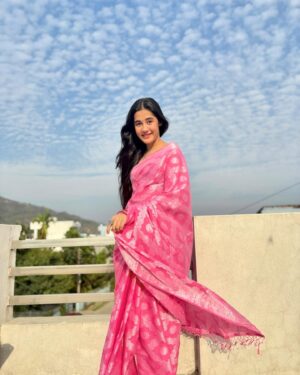 Aakriti Sharma Instagram - “Saree love, ageless and timeless”
.
.
.
#sareelove #navratri #gudipadwa #aakritisharma #instagram