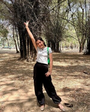 Aakriti Sharma Instagram - Happiness tab hai jab aap , kahin bhi jaye sabko kush kar de✨❤️🌸
Core memories, my lovely happy photo dumps 🫶 

#april #dump #memories  #aakritisharma #instagram