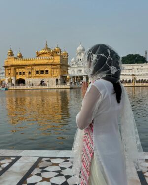 Aakriti Sharma Instagram - “A place of peace, spirituality, and divine energy. Grateful for this moment of serenity and reflection at the Golden Temple.” 

#goldentemple #amritsar #aakritisharma
