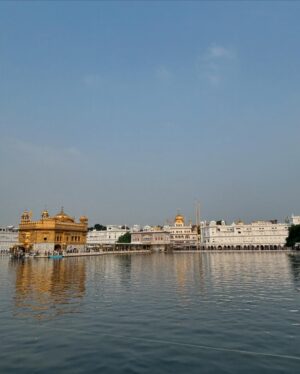 Aakriti Sharma Instagram - “A place of peace, spirituality, and divine energy. Grateful for this moment of serenity and reflection at the Golden Temple.” 

#goldentemple #amritsar #aakritisharma