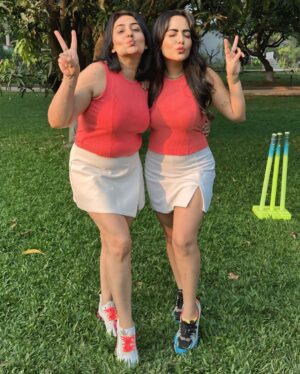 Aanchal Munjal Instagram - On a muchhhh needed fam getaway 🫠 Loveee twinning w @theanunarang 😍
Thank you @riverestateresort for such a lovely holiday & amazing hospitality ❤️
