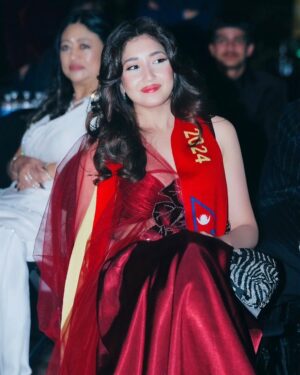 Aanchal Sharma Instagram - Thank you to everyone who made it so special✨✨#degreemaila 

Had an unforgettable night in this stunning design by @manis_rai ❤️
