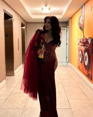 Aanchal Sharma Instagram - Thank you to everyone who made it so special✨✨#degreemaila 

Had an unforgettable night in this stunning design by @manis_rai ❤️