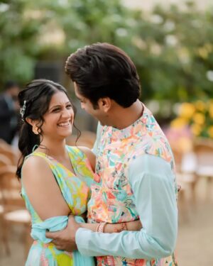 Aarohi Patel Instagram - Sundowner Haldi 💛 
05.12.24
.
Pictures : @silverlightstudios.in 
Event curated and managed by @event.kalakar 
Event styled and designed by @events_by_the_planners_project 
Music : @aalapdipeshdesai @parthdesai.27 
Singer : @jigrra 
Location : @bamboosaa
Caffeine handled by @thedarkroast