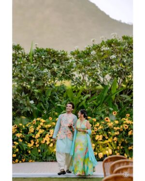 Aarohi Patel Instagram - Sundowner Haldi 💛 
05.12.24
.
Pictures : @silverlightstudios.in 
Event curated and managed by @event.kalakar 
Event styled and designed by @events_by_the_planners_project 
Music : @aalapdipeshdesai @parthdesai.27 
Singer : @jigrra 
Location : @bamboosaa
Caffeine handled by @thedarkroast